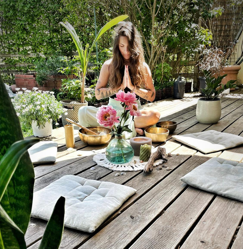 Klangmeditation, Klangmassage, Linda Horn, Therapie, Humanenergetik, Klangschalentherapie